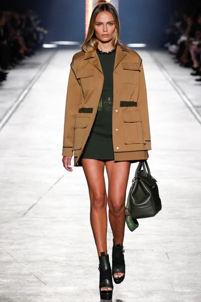 Look 4